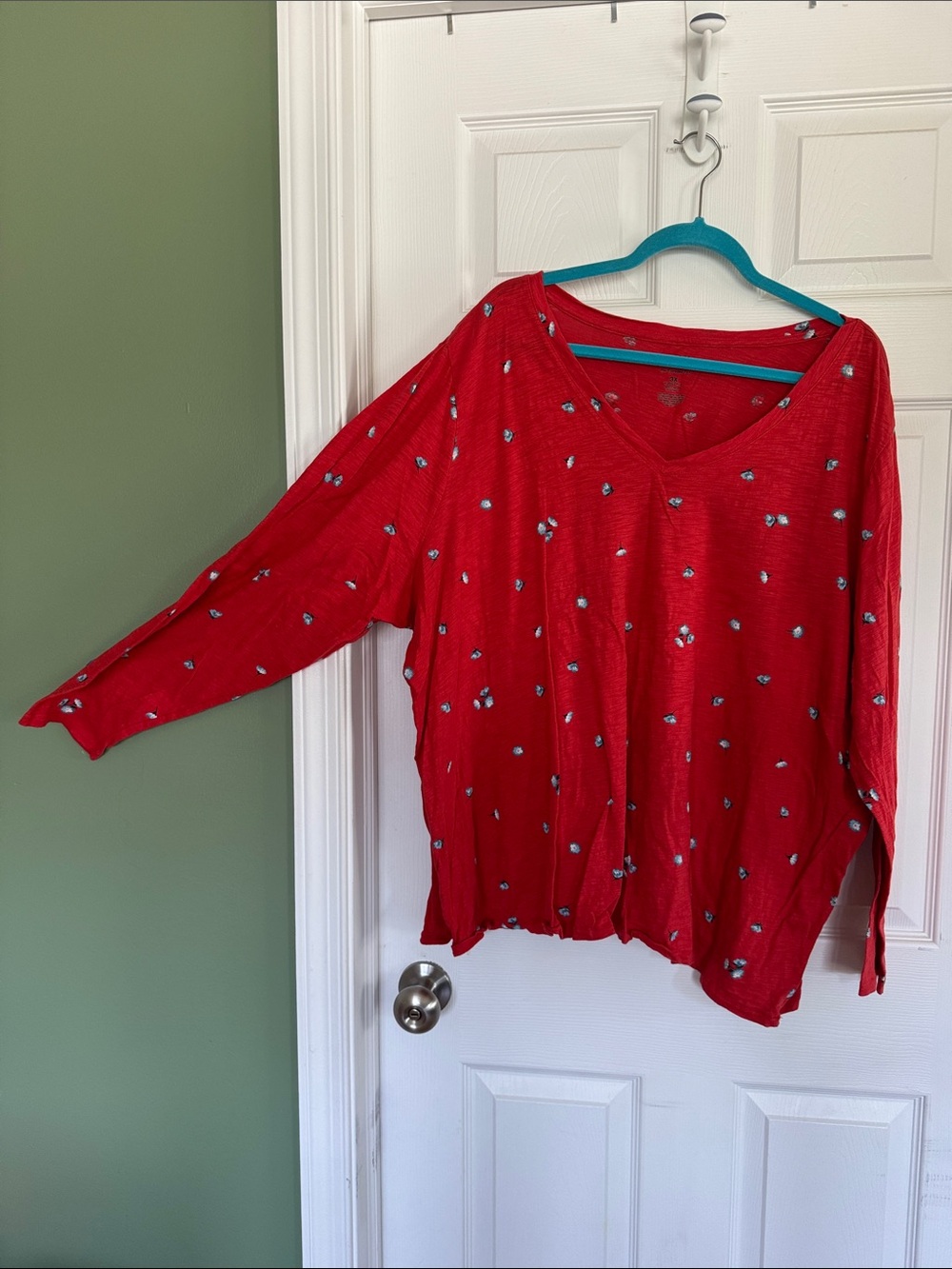 Sonoma women’s V-Neck long sleeve t-shirt